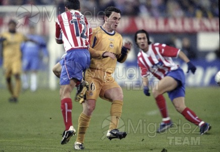 Partido de Liga 1ª División entre ATLÉTICO DE MADRID-DEPORTIVO DE LA CORUÑA, Madrid 2003.