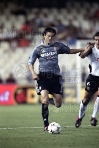 Partido de fútbol amistoso entre VALENCIA-REAL MADRID en el estadio Mestalla de Valencia. 2003