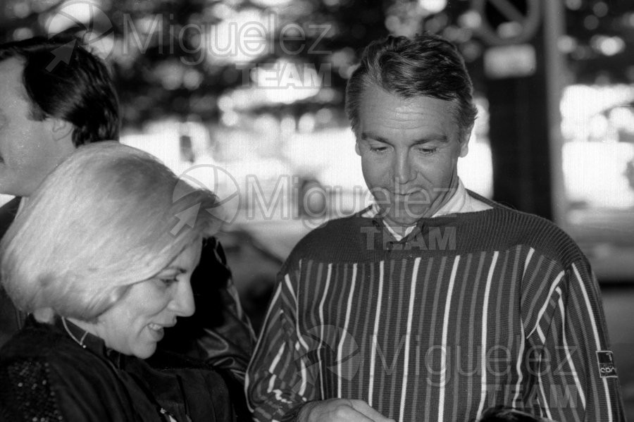Regreso de la expedición de Gimnasia a los JJOO de Seúl-1988. Aeropuerto de Barajas (Madrid).