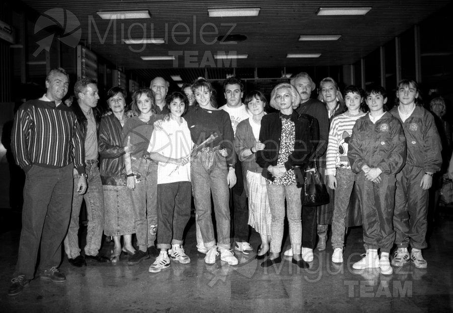 Regreso de la expedición de Gimnasia a los JJOO de Seúl-1988. Aeropuerto de Barajas (Madrid).