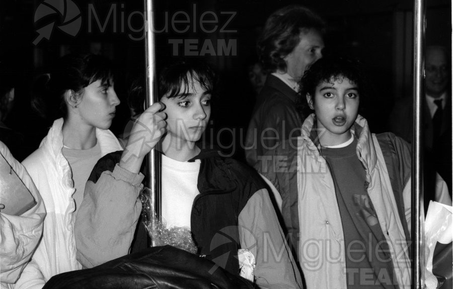 Regreso de la expedición de Gimnasia a los JJOO de Seúl-1988. Aeropuerto de Barajas (Madrid).