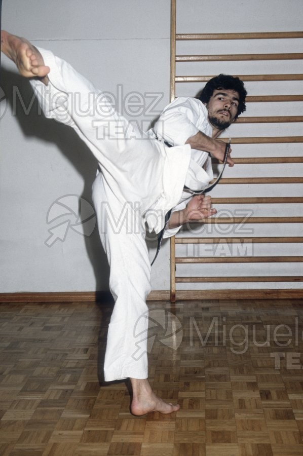 Reportaje gráfico al karateca Oscar Zazo (Madrid) 1986.