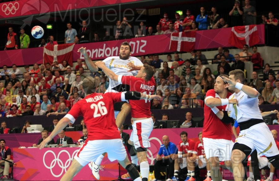 JUEGOS OLIMPICOS LONDRES 2012; celebrados del 27-07-2012 al 12-08-2012. 
 BALONMANO:  Pabellón Copper Box, 31-07-2012.  Partido de eliminatorias entre Dinamarca - España; resultado 24-23. 