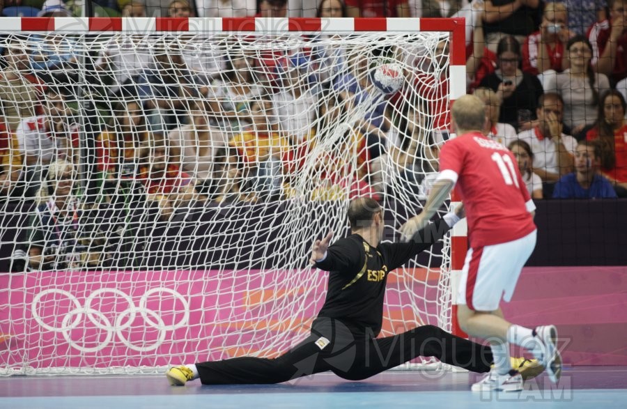 JUEGOS OLIMPICOS LONDRES 2012; celebrados del 27-07-2012 al 12-08-2012. 
 BALONMANO:  Pabellón Copper Box, 31-07-2012.  Partido de eliminatorias entre Dinamarca - España; resultado 24-23. 