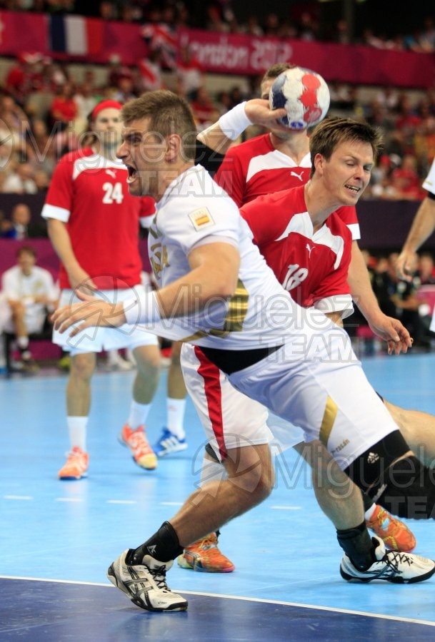 JUEGOS OLIMPICOS LONDRES 2012; celebrados del 27-07-2012 al 12-08-2012. 
 BALONMANO:  Pabellón Copper Box, 31-07-2012.  Partido de eliminatorias entre Dinamarca - España; resultado 24-23. 