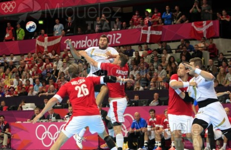 JUEGOS OLIMPICOS LONDRES 2012; celebrados del 27-07-2012 al 12-08-2012. 
 BALONMANO:  Pabellón Copper Box, 31-07-2012.  Partido de eliminatorias entre Dinamarca - España; resultado 24-23. 