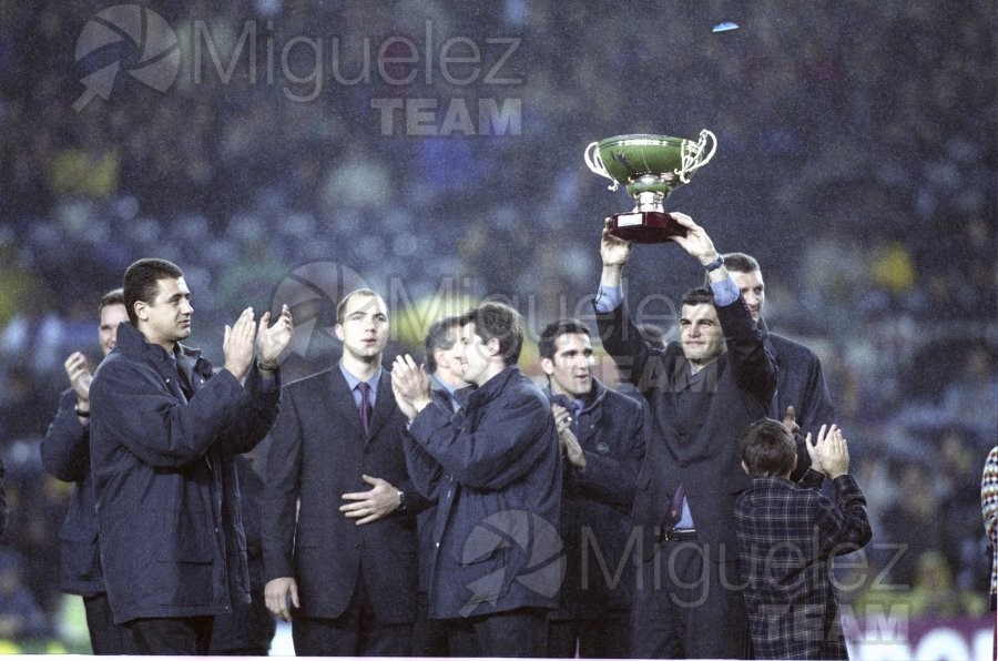 Partido amistoso por el Centenario del Barcelona entre el BARCELONA-BRASIL en el Camp Nou (Barcelona). 1999