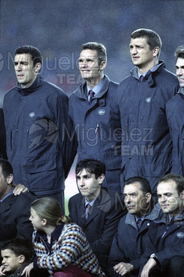 Partido amistoso por el Centenario del Barcelona entre el BARCELONA-BRASIL en el Camp Nou (Barcelona). 1999