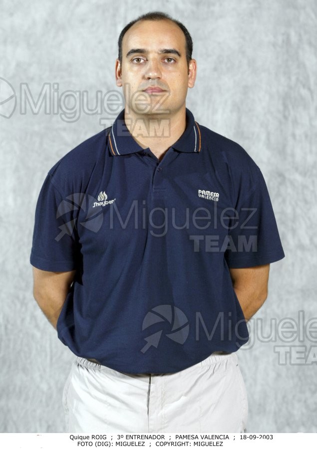 Reportaje Gráfico del equipo de baloncesto de la ACB VALENCIA en su pabellón de Valencia. 2003