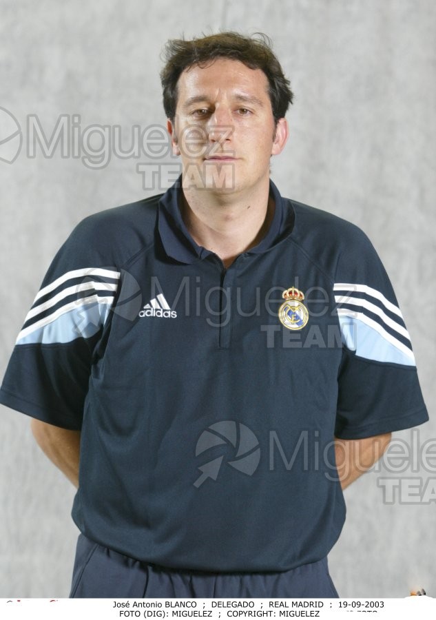 Reportaje Gráfico del equipo de baloncesto de la ACB del REAL MADRID en su pabellón cubierto de Madrid. 2003