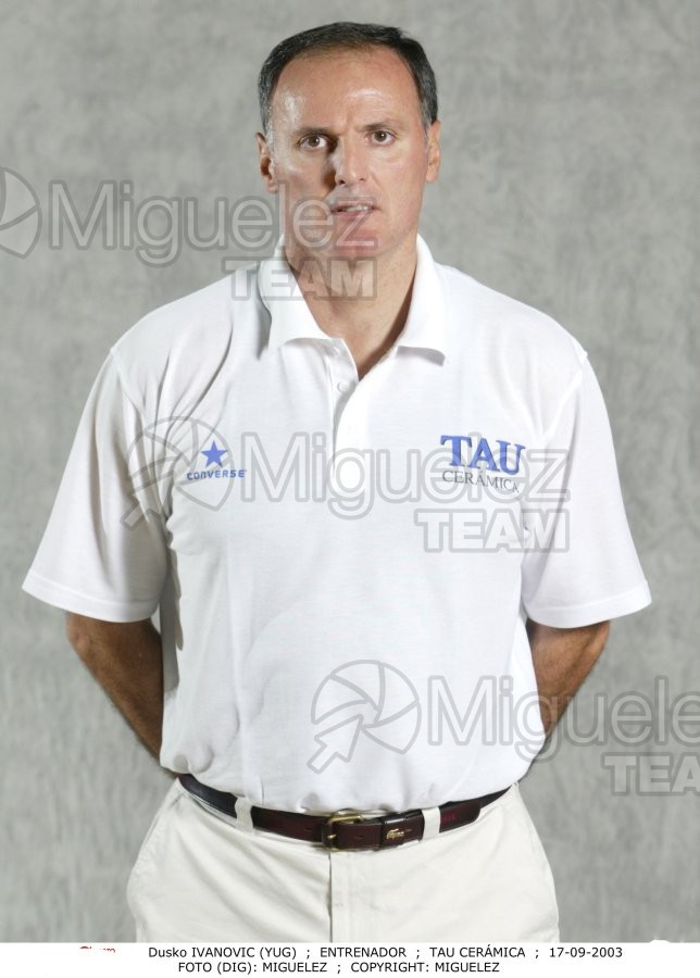 Reportaje Gráfico del equipo de baloncesto  de la ACB, TAU CERAMICA, Vitoria 2003.