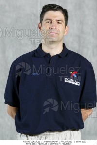 Reportaje gráfico del equipo de baloncesto de ACB VALLADOLID en su pabellón de Valladolid. 2003