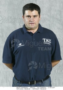 Reportaje Gráfico del equipo de baloncesto de la ACB TAU CERAMICA, Vitoria 2003.