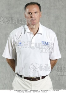 Reportaje Gráfico del equipo de baloncesto  de la ACB, TAU CERAMICA, Vitoria 2003.