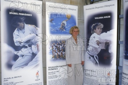 Visita de los judokas Yolanda SOLER (en la foto) y Ernesto PEREZ a la sede en Madrid del Comite Olimpico Español (COE) durante el año 1996. 