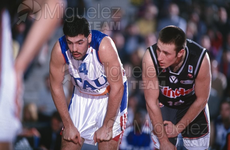 Partido de baloncesto de la EUROLIGA entre TAU CERAMICA-KINDER VIRTUS BOLONIA (ITA) en Vitoria 2001.