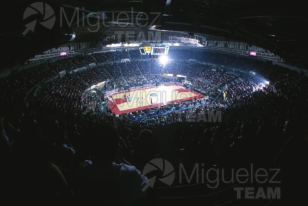 Partido de baloncesto de la EUROLIGA entre TAU CERAMICA-KINDER VIRTUS BOLONIA (ITA) en Vitoria 2001.