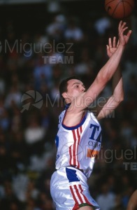 Partido de baloncesto de la EUROLIGA entre TAU CERAMICA-KINDER VIRTUS BOLONIA (ITA) en Vitoria 2001.