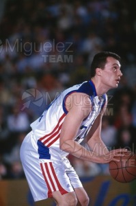 Partido de baloncesto de la EUROLIGA entre TAU CERAMICA-KINDER VIRTUS BOLONIA (ITA) en Vitoria 2001.